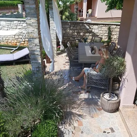 Holiday home Ferienwohnung Mit 2 Schlafzimmer Oder Studio Apartment - Istrien-Fiorini