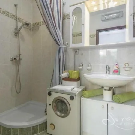 Holiday home Ferienwohnung Mit 2 Schlafzimmer Oder Studio Apartment - Istrien-Fiorini *