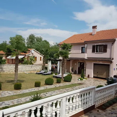 Prázdninový dům Mit 2 Schlafzimmer Oder - Istrien-fiorini Brtonigla